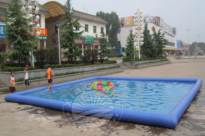 桂林充气游泳池游玩